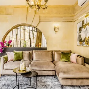 Apartment Merveil Signature - Valois - Louvre View, Paris